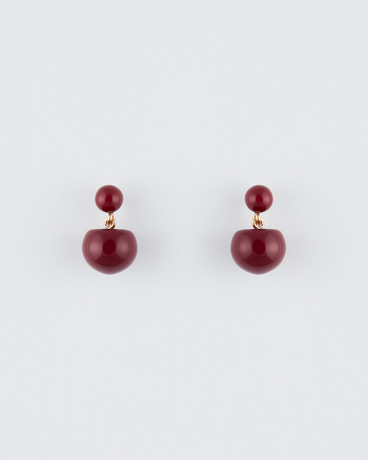 Orecchino perno pendente mezza sfera Bordeaux