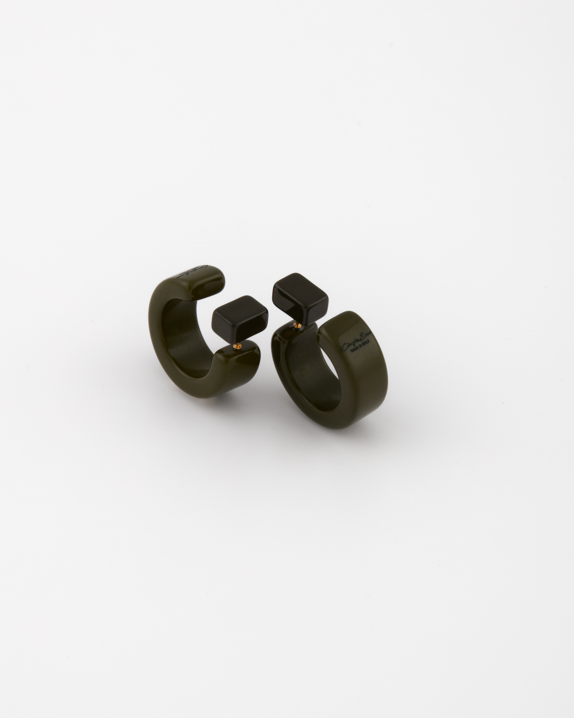 Orecchino Resina sezione quadrata Diametro 3 cm Olivine