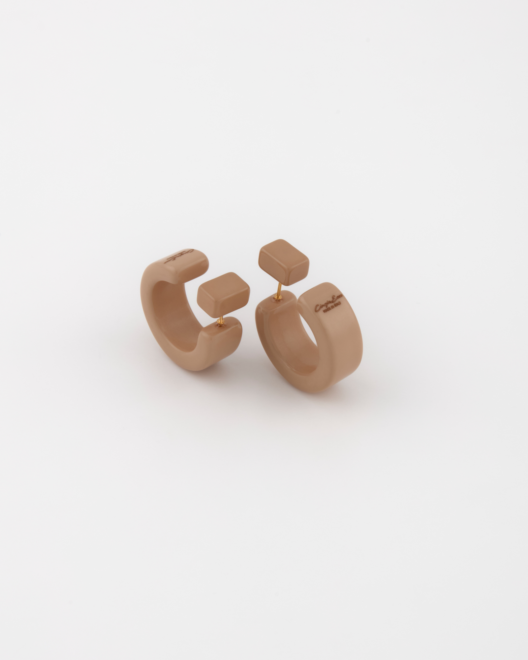 Orecchino Resina sezione quadrata Diametro 3 cm Tortora